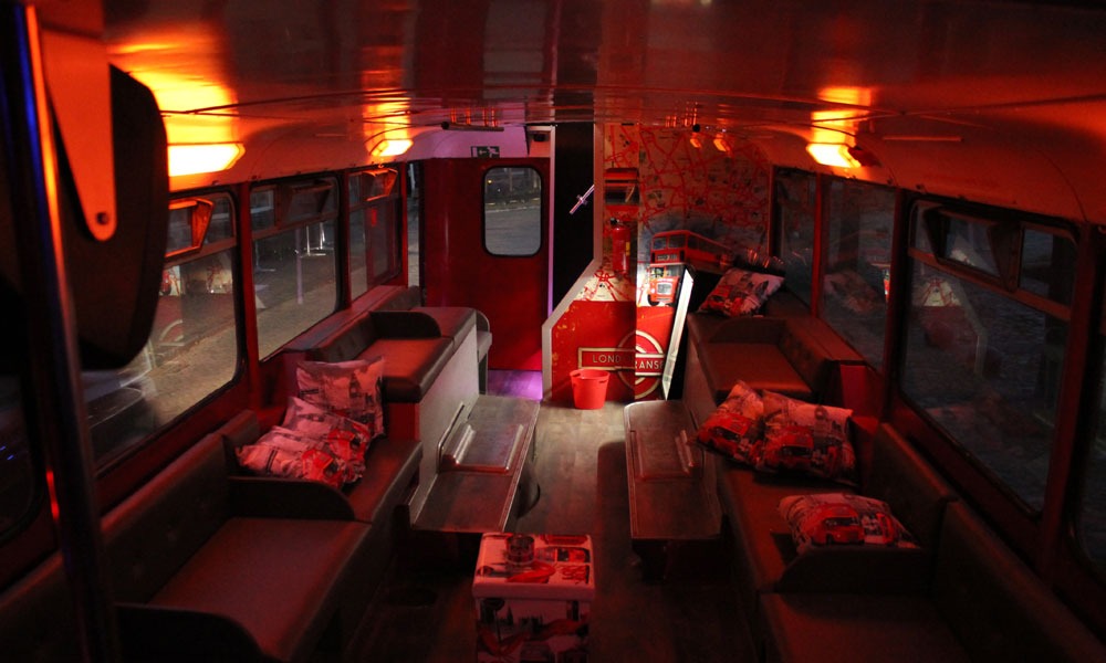 Engelse dubbeldekker bus huren